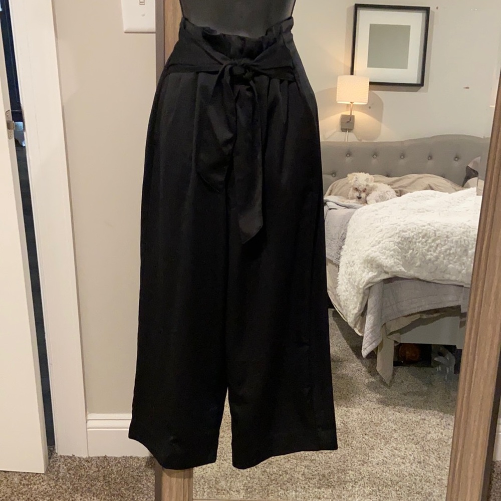 Abercrombie High Waisted Cropped Pants Size S